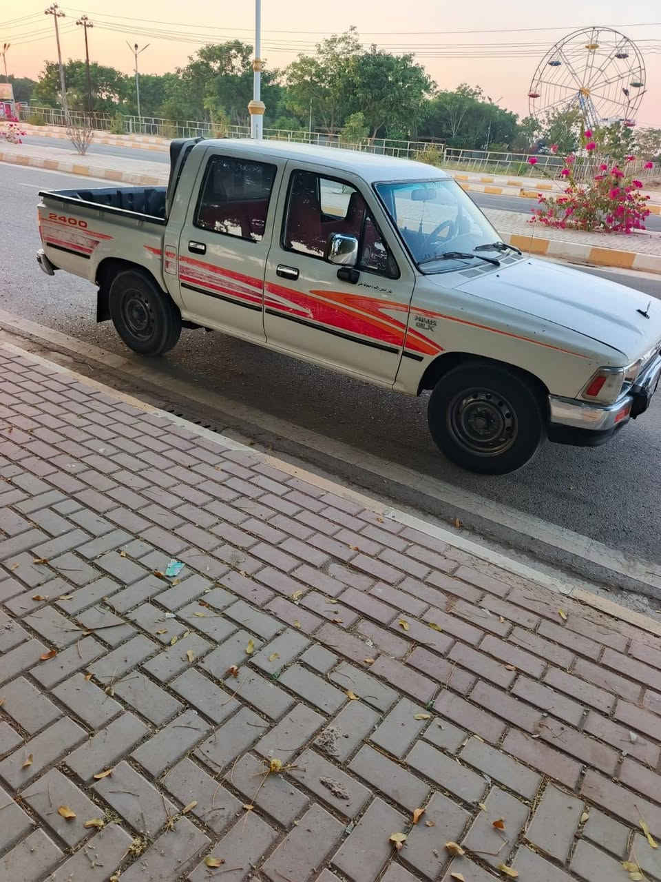 السلام عليكم للبيع بيكم دبل قماره كفاله عامه موديل 92GLX رقم صلاح الدين مميز كير محرك اكسل شاصي كفاله عامه باور استيرن جام كهربائي السياره ابلاديه بدون ضربه ولاصبغ فقط البنيد والقماره مكشرات والباقي على وضعه مكان صلاح الدين يثرب رجاءا الموشراي لايتصل للاستفسار ***********

