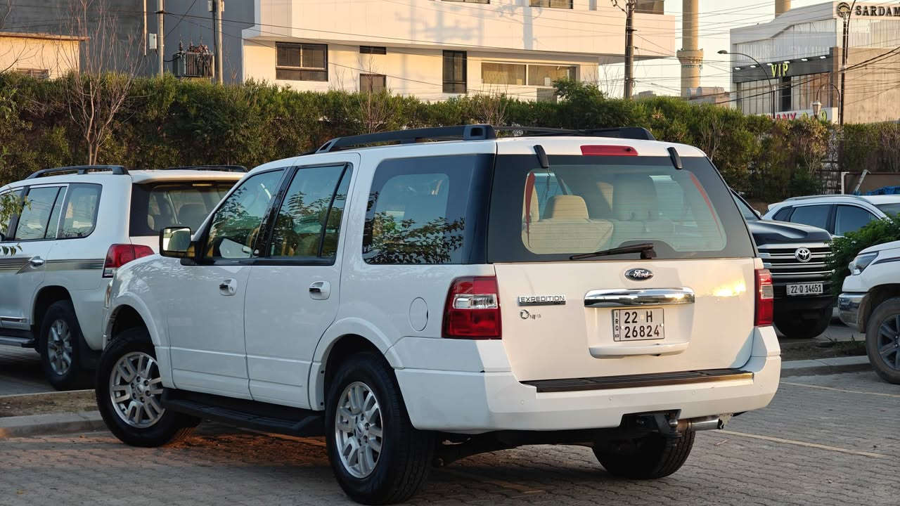 فورد اكسبيدشن 2012 وكاله
فورد اكسبيدشن 2012
وكالة شركة نيفا 
محرك V8 
فتحه 
ماشيه 75 الف م فقط 
بيه مكانين تعديل وتكحيل فقط 
السيارة جديده لووك ماناقصه اي شي 
كير ومحرك بشرط برغي ممفتوح بيه 
تبريد طخم تايرات وصدر جديد 
ادامه كامله 
سويجين 
السعر 149 وبي مجال بسيط 
رقم اربيل هزه جديد ورقم جديد 
العنوان اربيل 
للاستفسار اكثر 
***********
***********
