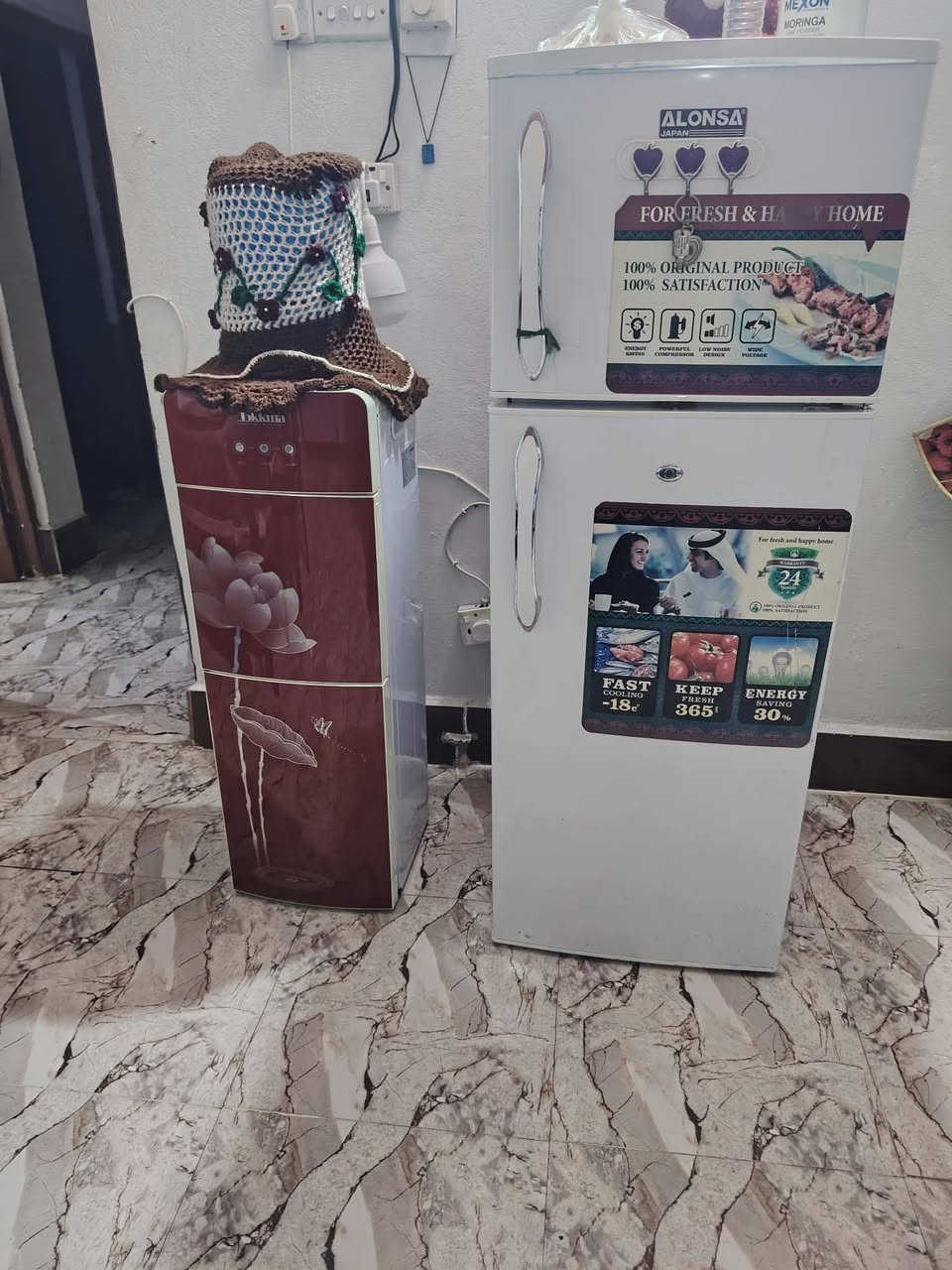 غراض بيت جديده للبيع كاونتر جديد هو الملحقات مالته+ ثلاجه +ومجمده +ميز طعام مع اربع كراسي+ طباخ+ براد+ غساله+ غرفة نوم تركي جديده 10 قطع   ***********
