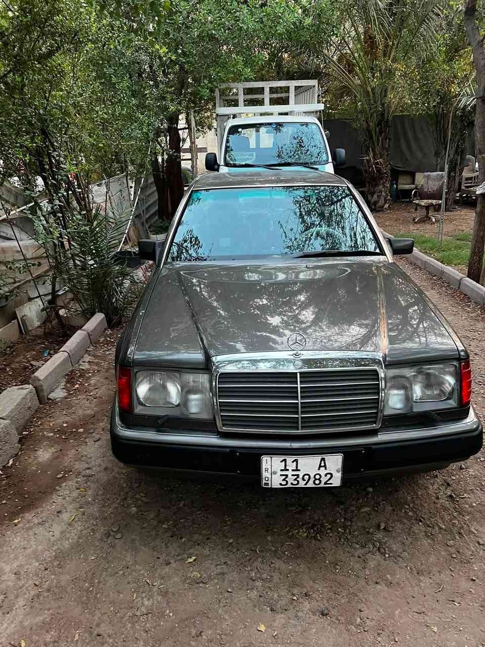 مارسدس دب مكفوله كفالة عامة موديل 91 تبريد ثلج بيها فتحه سقف تخم تاير جديد مكاني بغداد الكاظمية سعر 95 وبيها مجال ***********
