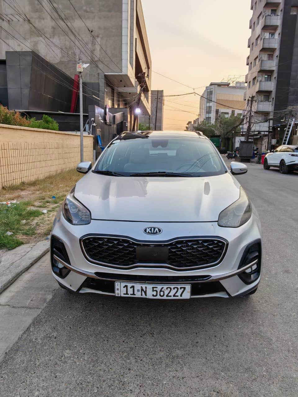 🚘 للبيع Kia Sportage 2020 SX Turbo
📍 الموديل: 2020
📏 الممشى: 55,000 ميل
🔥 المحرك: 2.0 Turbo
⚙️ كير أوتوماتيك 6 سرعات – AWD
💪 المحرك والكير مكفولات
✨ فول مواصفات:
* جلد + تدفئة وتبريد مقاعد + كشنات كهرباء 
* فتحة بانوراما
* تحكمات ستيرن + كروز سرعة + شفتات ستيرن+ تدفئة ستيرن
* تبريد قطعتين + التبريد الامامي منفصل 
* صندوك كهرباء + البك لايت لد+ دبل كزوز
* وضعيات قيادة 
* شاشـة 8 إنچ + Apple CarPlay / Android Auto
* سماعات Harman Kardon
* بصمة وتشغيل Push Start
* رادارات امامي وخلفي ونقاط عمياء
* مثبت سرعة متكيف
* التثبيت على المسار
* مري شفط 
* كاميرا خلفية + حساسات
* لايتات LED + ويل كب حجم 19
🔧 الحادث: فقط البنيد والجاملغ بدون اضرار داخلية ويوجد سونار وصور حادث 
💰 السعر: 155 ورقة وقابل للتفاوض
📍 الموقع: بغداد – الكرادة
📞 للاستفسار: *********** بغداد, العراق
