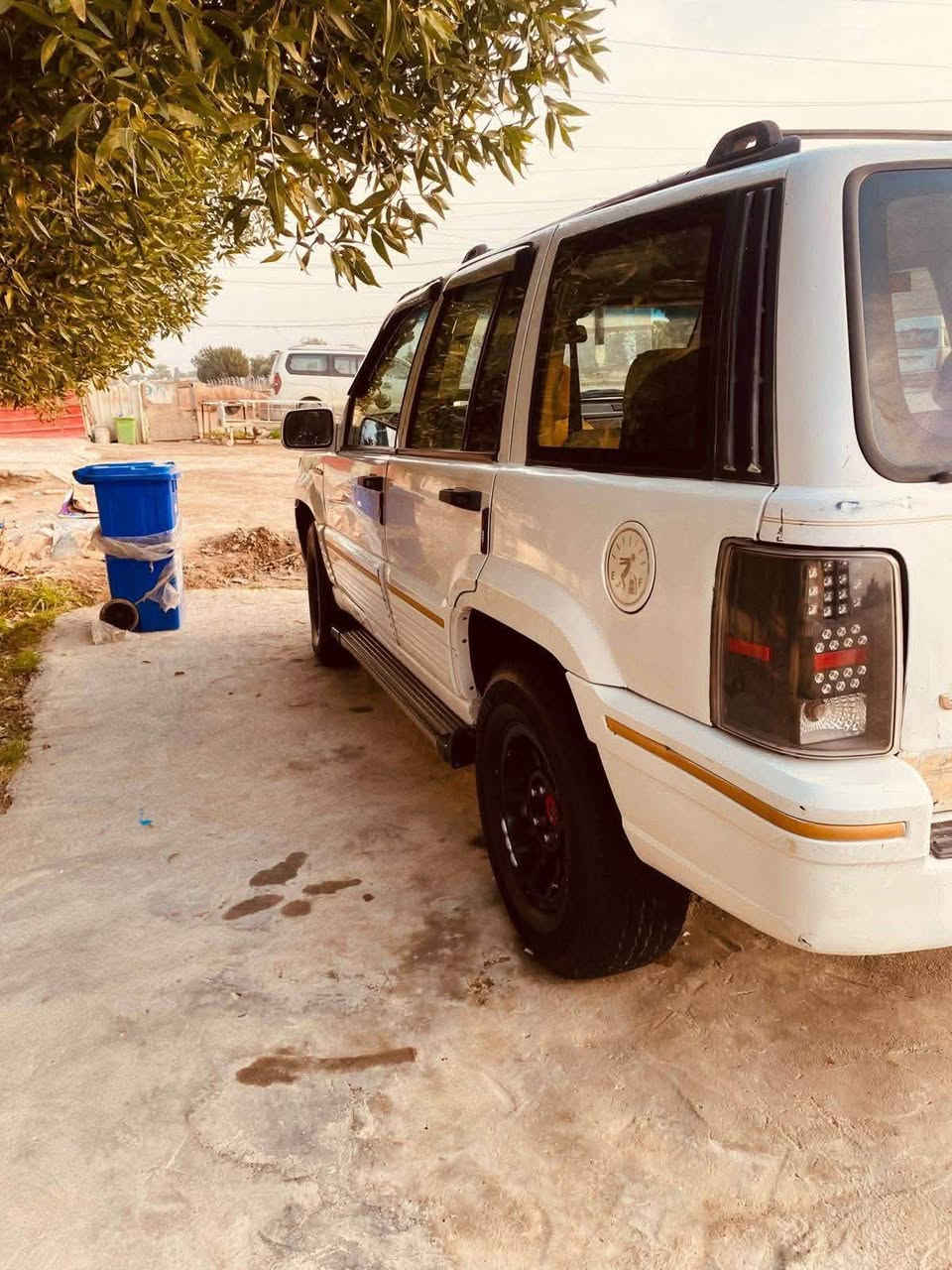 السلام عليكم جيب شيروكي كير ومحرك بطه 2500 خير من الله مكينه جديده كير جديد حداديه كامله تخم تاير هزه جديد سنوية لحد 2030سياره مشروع وطني وتحويل ثاني يوم عارضهه ب 43 وبيهه مجال قليل مكاني بغداد ابو غريب 
***********
