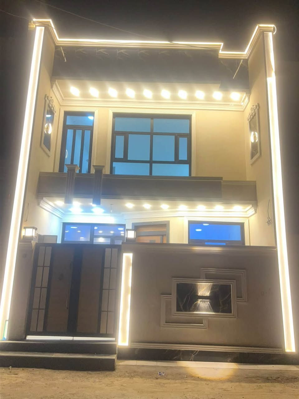 بيت 🏠 100م طابقين #للبيع
يحتوي علئ 3غرف 
مطبخ ستقبال 
صاله صحيات2 
طابو زرعي سند 25✅
📍البوعيثة مجمع الحليم 
للاستفسار ***********
