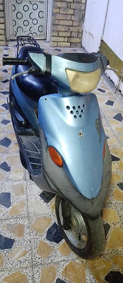دراجة للبيع نظيفه ما مفتوحة كابريتر بلادي المكينه ناعمه ما بيها اي نقص  السعر 300 وبيها مجال الشراي يتصل على هاذا الرقم ***********
