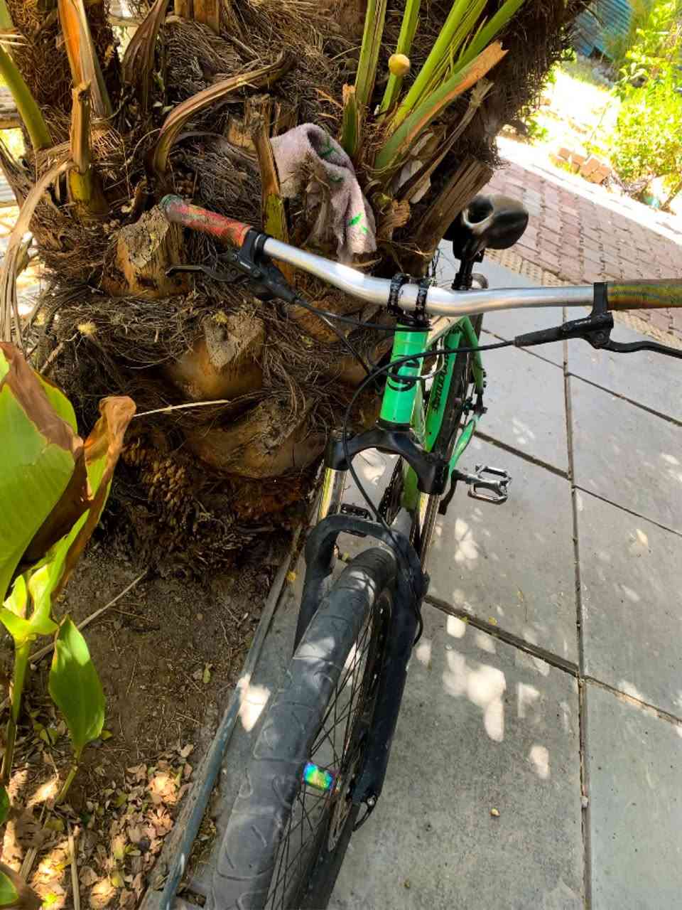 من رخصت الادمن
باسكل cannondale حجم ٢٧ L

باسكل غني عن التعريف 

عليه بريكات دهن من شركة شيمانو t200

تايرات maxxis حجم 26/2.5

عليه شفتر شيمانو ديور ١١ و مكينه ١١ بس مشادها لأن ناقصني سنجيل ١١

اوياله طقبتين حجم 26 

بطيخه إماميه و خلفيه من شركة  tank 6 ليط صوت 

عالي بل مشي 

عليه ركبه من شركة hassns نفخ

استيرن نفخ قوي

دبل من شركة top حجمه 27 بي تحكم

نضافة الباسكل ٧٥٪؜ اشويه بي ضربات و صبغ واكع من جهة يحتاجله ترتيب اشويه

بغداد / غدير 

✨سعره ٢٧٥ و بي مجال ✨

 بي واتس***********

اذا
