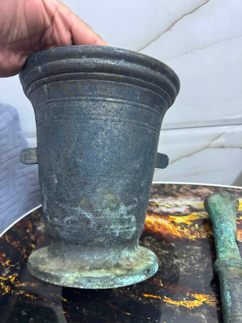 هاون نحاس قديم ابو الاذان  ارتفاع ٢٢ ونص. ***********
