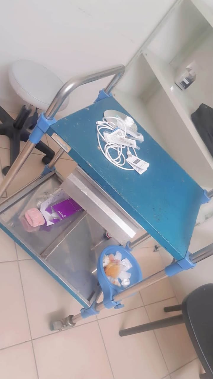 عياده كامله للبيع بسعر مناسب ليزر كانديلا وغراض سديه وستول ورفوف وكراسي نتضار  بسعر جدا مناسب
للأستفسار : *********** 📞
