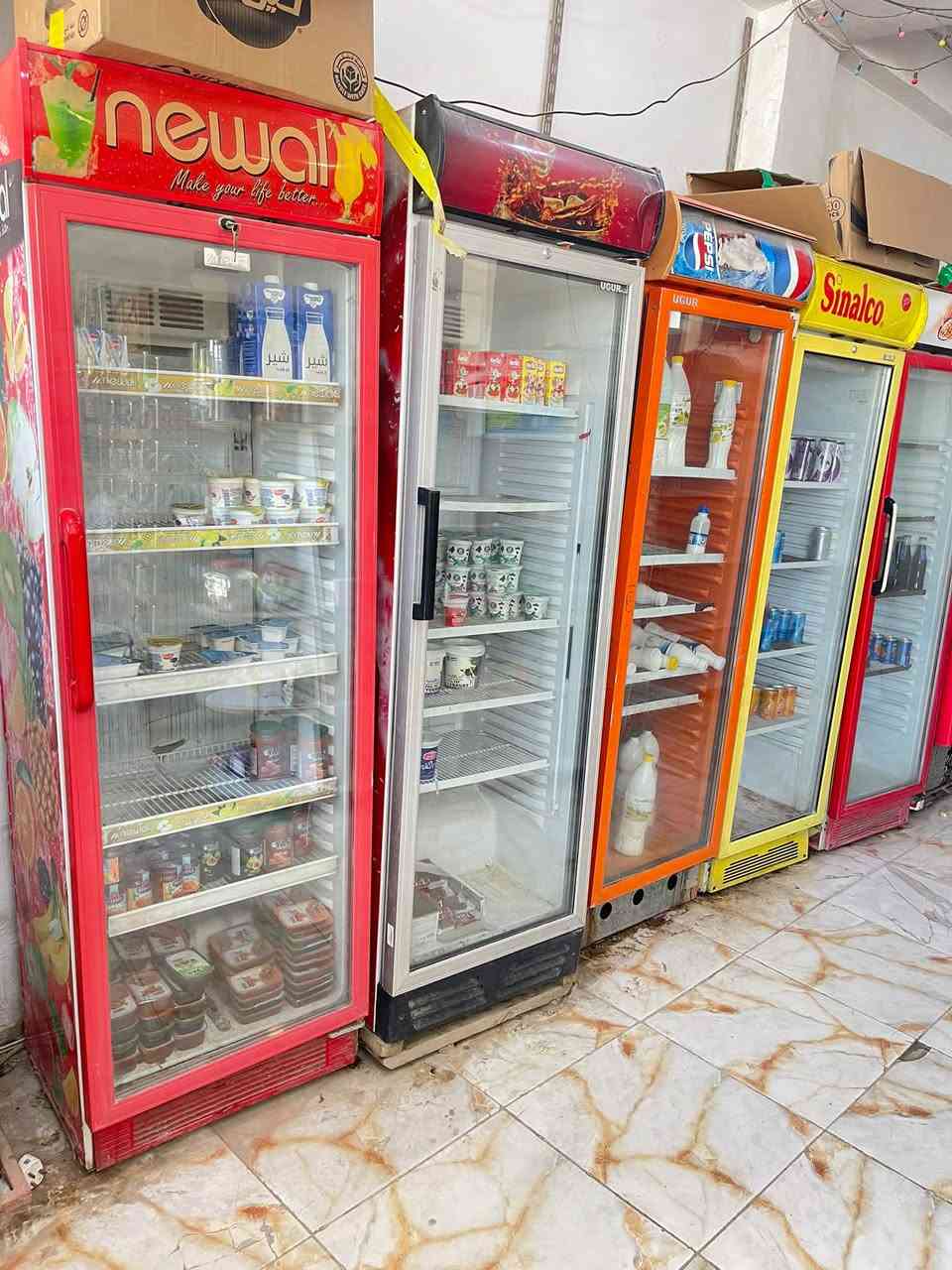 تصفيه محل برادات عموديه 
فاترينات 
ميوز سفينه
مواد غذائيه قرطاسه منضفات 
ميز كرزات كبير
عارضات اجباس 
سبلت
 
تصفيه محل مكاني كربلاء قنطره السلام عمود75
***********
