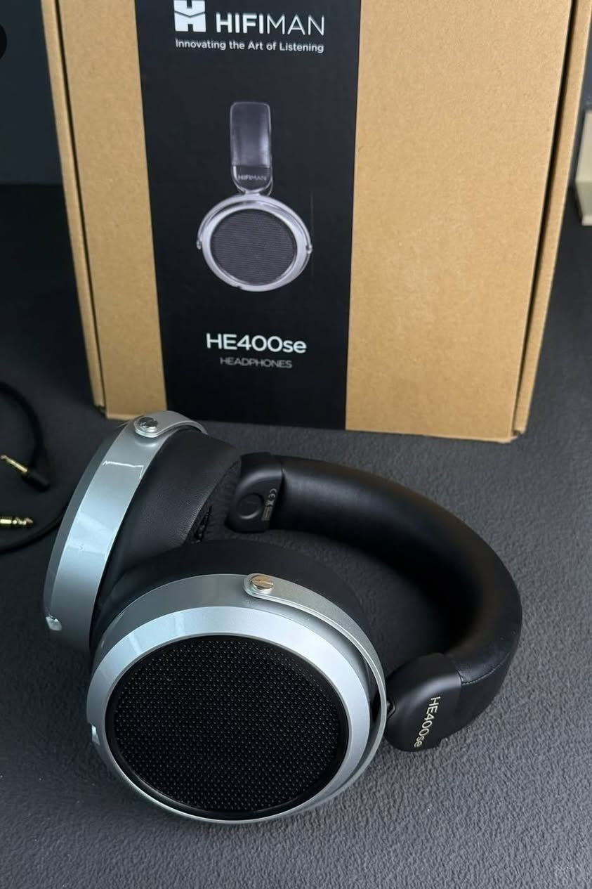 السماعة الاحترافية HIFIMAN HE400se 🎖
ذات التصميم المفتوح من الخلف وتقنية المحرك المغناطيسي المستوي من أروع السماعات 💯
جديدة كبس شركة مفحوصة وكاملة 💯

♦️نوع الدرايفر: مغناطيسي يوفر صوتاً دقيقاً وعالي التفاصيل.
♦️التصميم: مفتوح من الخلف لضمان مرحلة صوتية طبيعية وواسعة.
♦️المميزات: وسائد أذن مريحة لجلسات الاستماع الطويلة وكابل قابل للفصل.
.
.
للأستفسار على الخاص 
او على رقم الواتساب ***********
الاعتماد كارت اسيا او تحويل سوبر كي 
#تابع_منشورات_الصفحه
