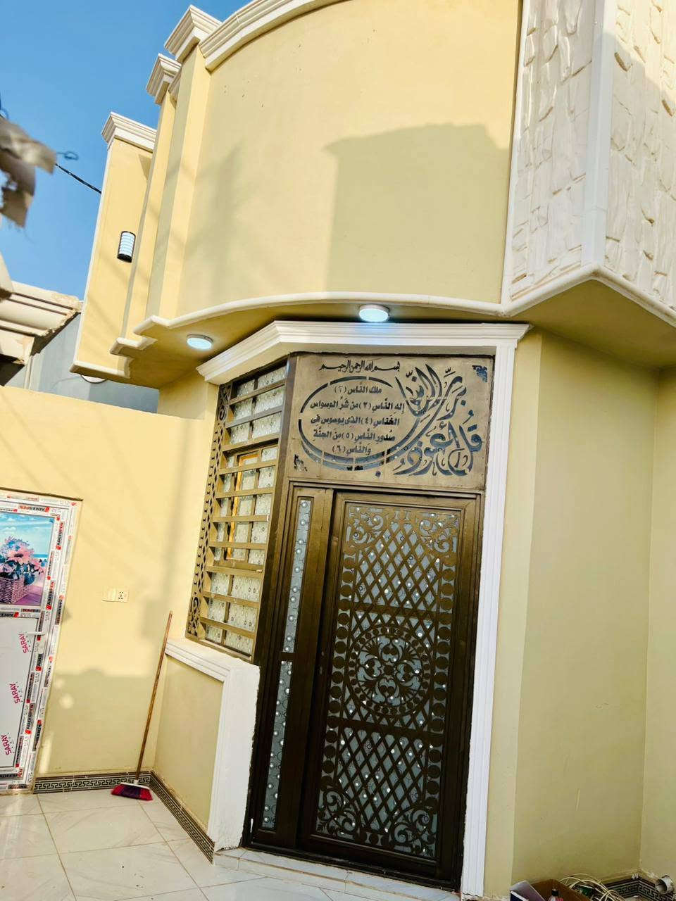 السلام عليكم 
بلاش بلاش  160متر وشارع 20
بيت 160 متر للبيع طابق واحد
شارع كربلاء عمود 110 البيت شارع 20
بناء جديد وخدمات كامله ماي كهرباء تبليط 
البيت مرقم وجاهز 
البيت مرقم من قبل البلدية وبي معاملة تطويب
السعر مناسب 75 
***********
