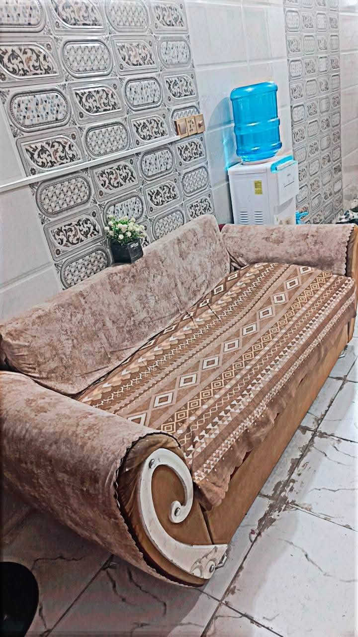 قيم وأخذ بالي يرضي الله مستعجلة ع بيعتهم اريد اشيل  . تخم ٩نفرات للبيع تسكام أي ظرر مابي مع قنفه ثلاثيه تسكام مع فراش ثري دي ٥ امتار  طوله مع مده ٥متر***********

