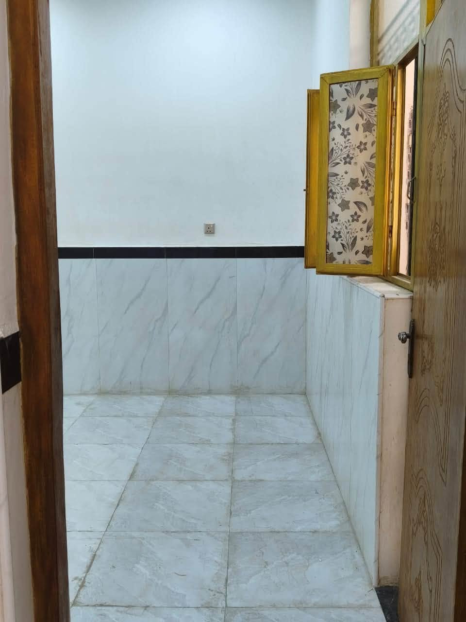 بيت للاجار التنومه شارع القاطع البيت نضيف ايجاره 450 للاستفسار ***********
