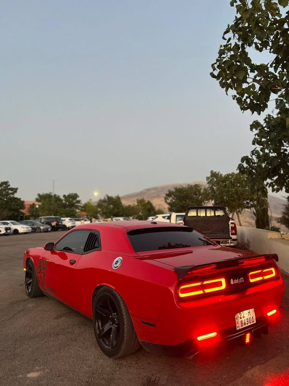 سلام عليكم Dodge Challenger 2022 RT Hemi بيع و مراوس  *********** وتساب *********** 
بجم خلفي كبس بدون دواخل بدون ارباك بيها  3قطع جانبي صبغ كير محرك أكسل مكفوله برغي مامفتوح رقم سنويا هزه جديد تحويل ثاني يوم 
سيارا ستوك وضع شركه 
طخم وياله و تايات هيلكات جديد
داخل روز رويز  
صدر أمامي خلفي جديد
مكان سيارا اربيل أربيل, العراق
