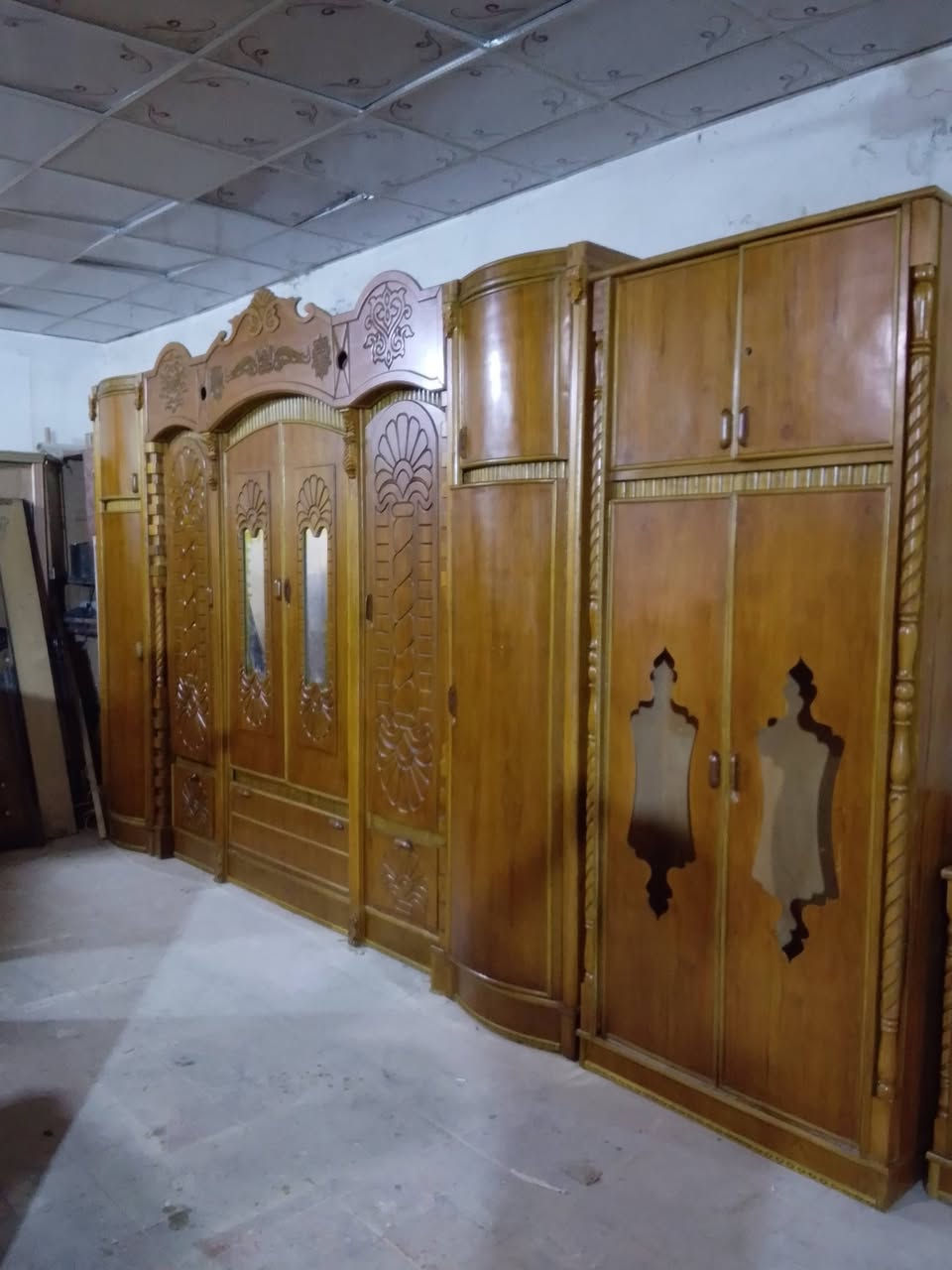 غرفه نوم • مستعمل • ٦باب