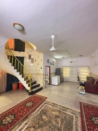 حي الجامعة • بيت طابقين • ٤ غرف