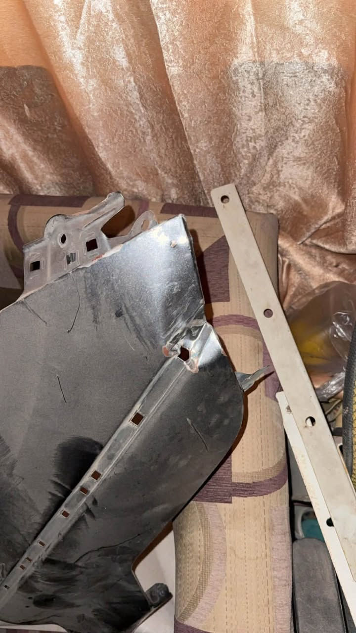 فجوج رينو كوليوس خلفيه مع الماطورات 
جاملغ ايمن بيه ضرر فقط اسفل مثل ما موضح 
والجاملغ الايسر الشبر يم اللايت مثل ما موضح 
للبيع بالسعر اليعجبك 
***********
