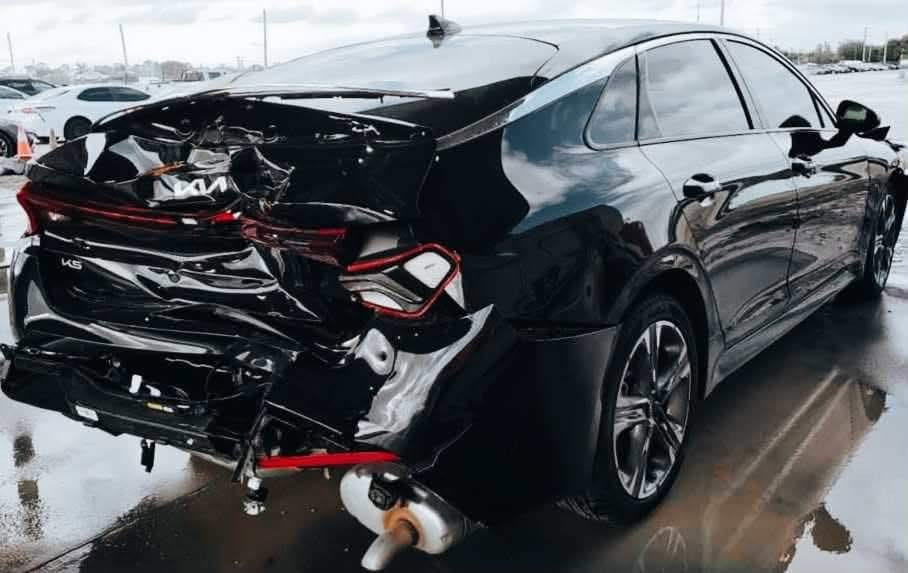 كي فايف موديل 24 EX فول الفول
بانوراما 
بصمات ابواب وتشغيل 
داخل جلد 
دوشمة فوك البلاد 
كشنات تدفئه تبريد 
كل التحكمات بيها 
ماشيه 33000
ضرر . تبديل صندوق وبنيد بلادي مال سياره ثانيه 

بدون ارباگ بدون ايرباگ 

صور الحادث بالصور موجودات 
رقم بغداد باسمي 
مكانها بغداد .. العطيفية
الاتصال  ***********
السعر  21

نص مكتوب في الصور:
- 61823213