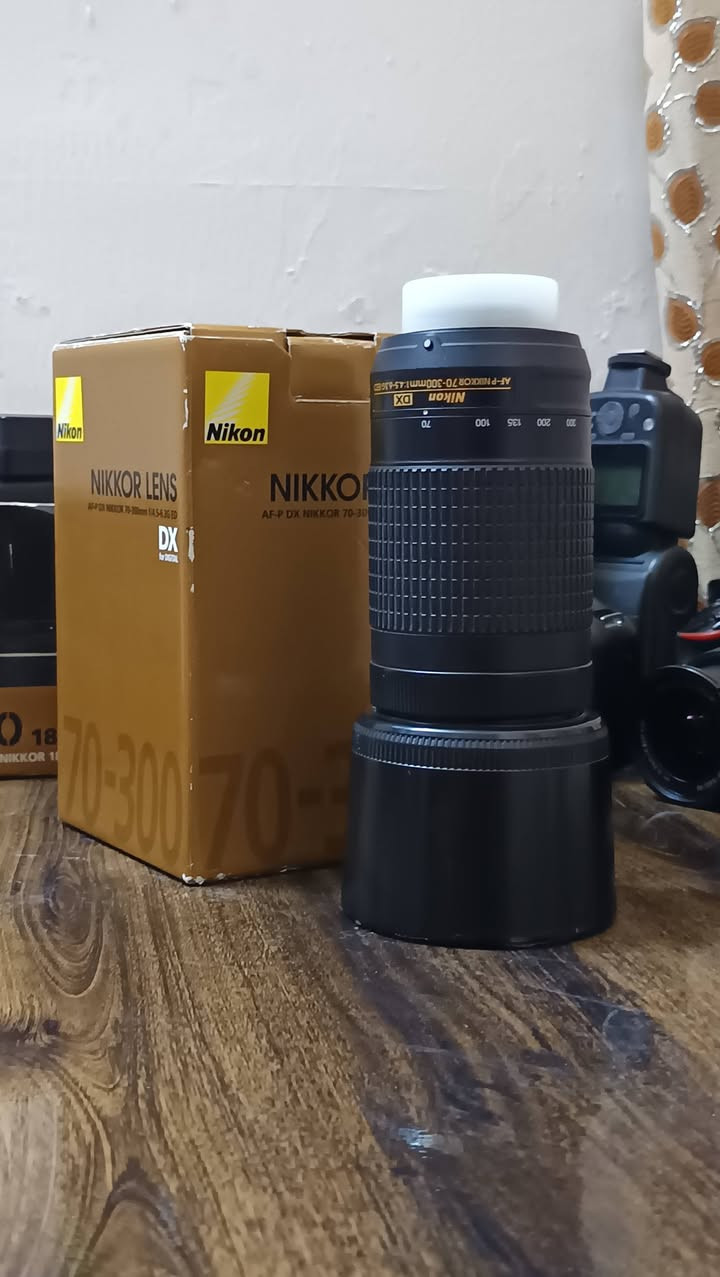 عدسة نيكون 70/300 للبيع نضافه 100%
🎁 ملحقات كامله .
▪️ كارتونتها ونضافه 100% .
▪️ هود + قباقه .
🟡 توصيل لجميع انحاء العراق .
🔶 فقط نضافه 100%.
⚫️ السعر 150الف .
🟢 تواصل وتساب : *********** .
