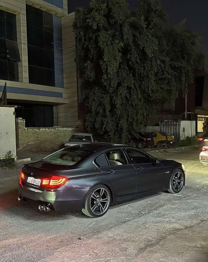 🚘 للبيع BMW F10 535i M Sport – موديل 2012

🔹 محرك 6 سلندر تيربو N55 – 3.0L
🔹 قوة 300 حصان
🔹 قير أوتوماتيك 8 سرعات
🔹 ممشى 94 ألف كيلو متر  
🔹 داخلية جلد
🔹 فتحة سقف
🔹 شاشة ونظام تحكم iDrive
🔹 تحكم ستيرن
🔹 تحكم كهربائي بالمقاعد
🔹 حساسات أمامية وخلفية
🔹 كاميرا خلفية
🔹 مثبت سرعة
🔹 تحكم بالمقود
🔹 تكييف أوتوماتيك
🔹 جنوط M Sport 
🔹 تشغيل بصمة
🔹 مكفوله من الضربه بي اربع مكانات بارد وبي دي ار فقط 
🔹 السيارة رقم بغداد وباسمي
🔹 وارد خليجي
🔹 السيارة نظيفة جدًا وممشاها قليل بالنسبة لعمرها
السياره من الداخل والخارج جدآ نضيفه 
💰 السعر: 198 ورقة وبيها مجال 
***********
