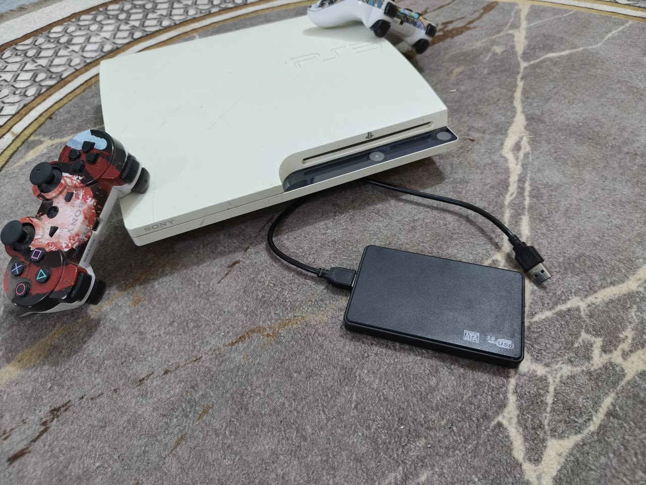 السلام عليكم
اخوان عندي بليستيشن 3 سلم الجهاز نضيف و مرتب للبيع
يجي وياه
1 هارد مساحة 512GB مع كثيير من الالعاب
2 الوايرات كلهة كاملة و 2واير HDMI جدد 
3 جويستك عدد 2 تجاري بس نضيفات
الجهاز بي خلل واحد هو
منفذ الHDMI عطلان و فقط بس 
السعر (110,000)  د،ع 
و بي مجال قليل للشراي مكاني حي الرحمة
مراسلة الاتصال على الرقم واتس
***********
