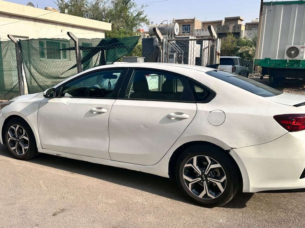 فورتي 2021 امريكي محرك دوش كير at كار بلي تحكمات ستيرن كاملة 
ماشية 98 الف ميل السيارة بيها صفحة جهة السايق ضمان بجم امامي خلفي كبس مابيها نقص ترايك وين ما تريد 
صدر امامي كامل جديد باتري تايرات تخم تايرات جديد 
 اخليكم ويا صورها والشراي يتصل ويجي يشوفها رايدها ب115 ورقة وبيها مجال بسيط لليجي 
*********** بغداد, العراق
