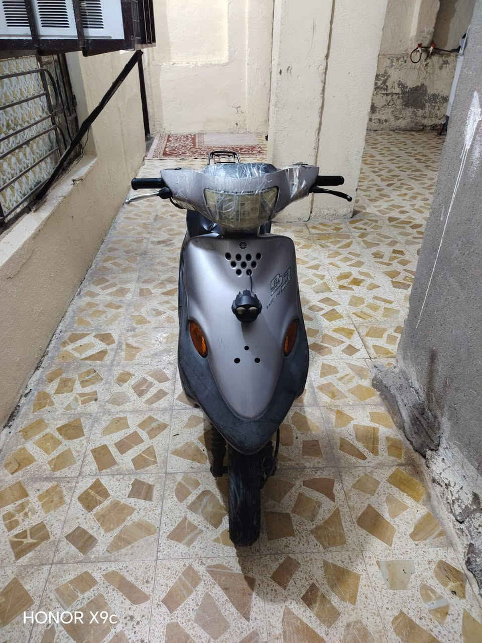 سلام عليكم دراجه يماهو 9 زروف للبيع مجفته مره وحده سعر 350 وبيه مجال وهذا رقمي ***********

نص مكتوب في الصور:
- HONOR X9c