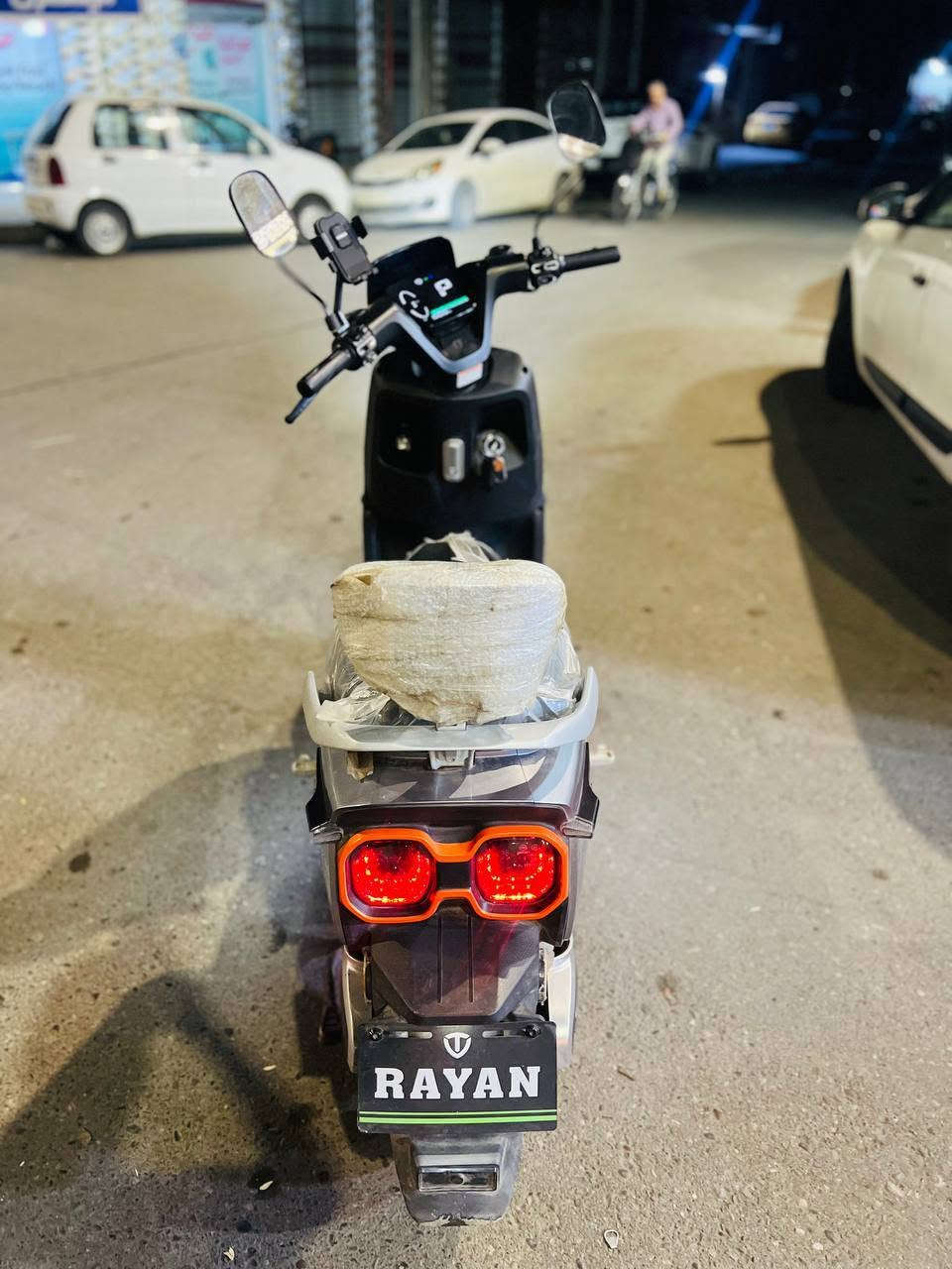 ريان ابو عيون • نظيف • معارض