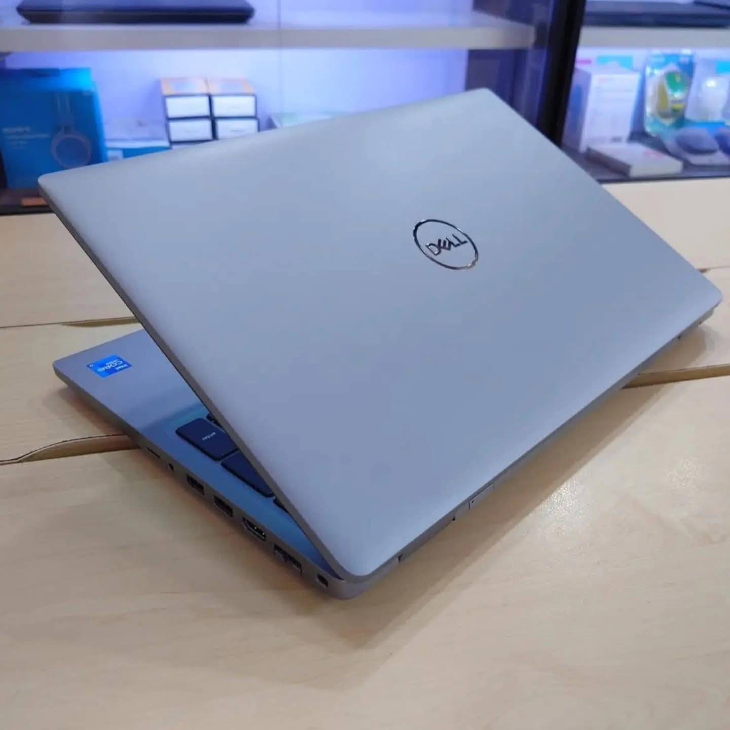 💻 لابتوب Dell Precision
3551 

🔥 جهاز عملي وقوي ومناسب للأعمال الهندسية والتصميم والاستخدام اليومي

🔹 المعالج: Core i5 فئة H – الجيل العاشر
🔹 الرام: 16GB DDR4
🔹 التخزين: 256GB SSD M.2
🔹 الشاشة: 15.6 إنج FHD
🔹 كرت الشاشة: NVIDIA Quadro P620 – 4GB خارجي 🎮

✅ مناسب للمهندسين وطلاب الهندسة
✅ مناسب لـ AutoCAD وSolidWorks والبرامج الهندسية
✅ ممتاز للأعمال المكتبية والدراسة والاستخدام اليومي
✅ رام 16GB لأداء أفضل مع تعدد المهام

🎁 الهدايا مع الجهاز:
✔️ حقيبة لابتوب
✔️ الشاحن الأصلي
✔️ ماوس
✔️ Mouse Pad
✔️ تغليف احترافي داخل كارتون

🛡️ ضمان 7 أيام على عيوب التصنيع
🔍 فحص كامل للجهاز قبل الإرسال
💳 فحص الجهاز بالكامل قبل الدفع والاستلام
⚡ الجهاز جاهز للاستخدام مباشرة

🚚 التوصيل متوفر إلى جميع المحافظات

📍 الموقع: بغداد – الأمين الثانيه

واتساب ***********
السعر 600 الف فقط
