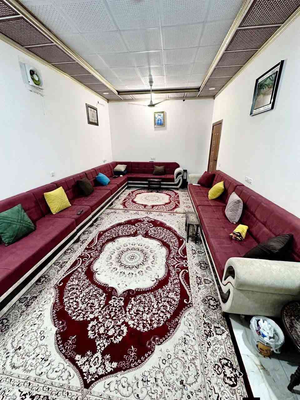 #فرصة_مميزة_بسعر_مناسب

🏡 بيت للبيع – في منطقة حي موسى الكاظم ( ع )

📍 الموقع: قرب  محطة الكهرباء الثانية 

📐 المساحة: 228 م². ركن

🔹 الطابق الأرضي:
• براني
• غرفة نوم
• صالة
• مطبخ
• صحيات داخلية وخارجية
• كراج

🔹 الطابق الثاني:
• 4 غرف نوم
• صالة
• صحيات عدد 2

🏗️ البيت مشتغل بيه حفر وحدل، والأساس شريطي 50×50.

🔄 يرهم  مراوس بقطعة أرض في الجربوعية الـ6000 أو منطقة الـ36، مع دفع الفرق حسب الاتفاق.

📸 💰💰لمعرفة السعر  اكتب تم في التعليقات او اتصل ع ارقام المكتب

عنوان المكتب:
الجربوعية ال6000 – شارع حيدر الحداد – مقابل مدارس العتبة.
 
 للتواصل على الأرقام:

📞 ***********
📞 ***********

