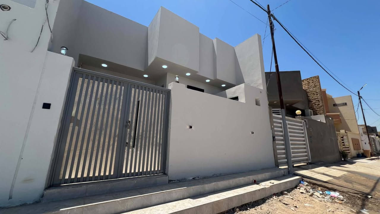 دار سكن للبيع
طابو زراعي سند 25 مشمول بالتطويب
ديوانية طريق السنية السياحي 
داخل مجمع توحيد العفلوگي 
بداية شارع المركز 
يقع على شارع ١٥ M رئيسي 
بناء حديث غير مسكون 2026
المساحة 140 M 
طابق واحد كونكريت مسلح 
يحتوي على... 
غرف النوم عدد 2 ماستر / صالة / استقبال / مطبخ 
مجمع صحي عدد 3 
للاستفسار
                         مراجعة
مكتب مهدي العتابي للعقار ديوانية الجزائر مقابل فندق برج الامراء
*********** مهدي العتابي
*********** حيدر الفتلاوي
***********
