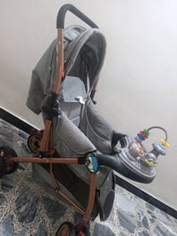 الرقم:07711165096 المكان:بغداد الغزاليه -كرسي طعام متحرك للأطفال نظيف ...