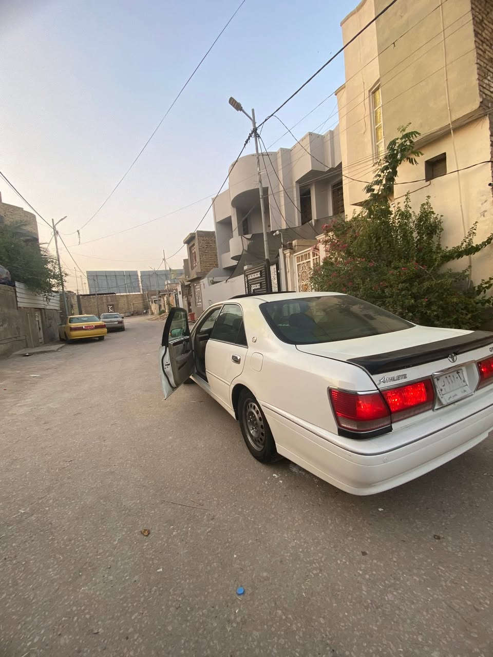 السلام عليكم 
ملكه موديل ٢٠٠١ للبيع مدفوع كمرك وكامله قرص 
مكفوله من الكص ولعيب الشرعي ٣ دكم فتحه رقم بغداد شاصي ٧١ اثنه  كرستال تحوير نجف فوك وجوه مكينه جديده كير صارله عشر أيام من شاده مكانها الديوانيه الشاميه 
سعرها مناسب للتواصل خاص او الاتصال على الرقم ***********
