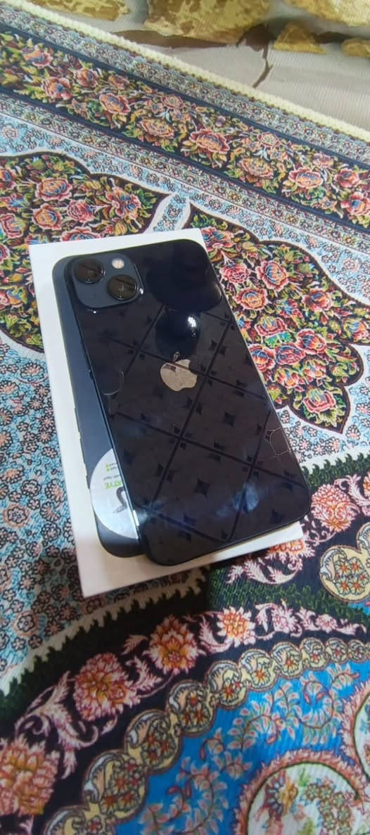ايفون 13عادي للبيع  السعر 475 وبيه مجال  بيه خدوش ناعمه  وطكه بل شاشه ما مثر عليه
العنوان الماجديه شارع الملعب يم صفاء القديمه  
الرقم ***********
