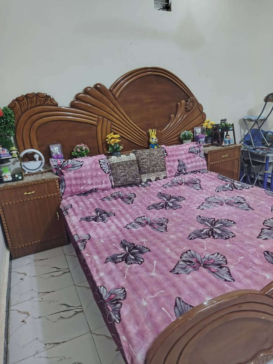 السلام عليكم 
غرفة اخشاب نضيفه للبيع 
السعر مليون ونص 
للاستفسار اكثر اتصل على هذا الرقم ***********
المكان بغداد الغزاليه
