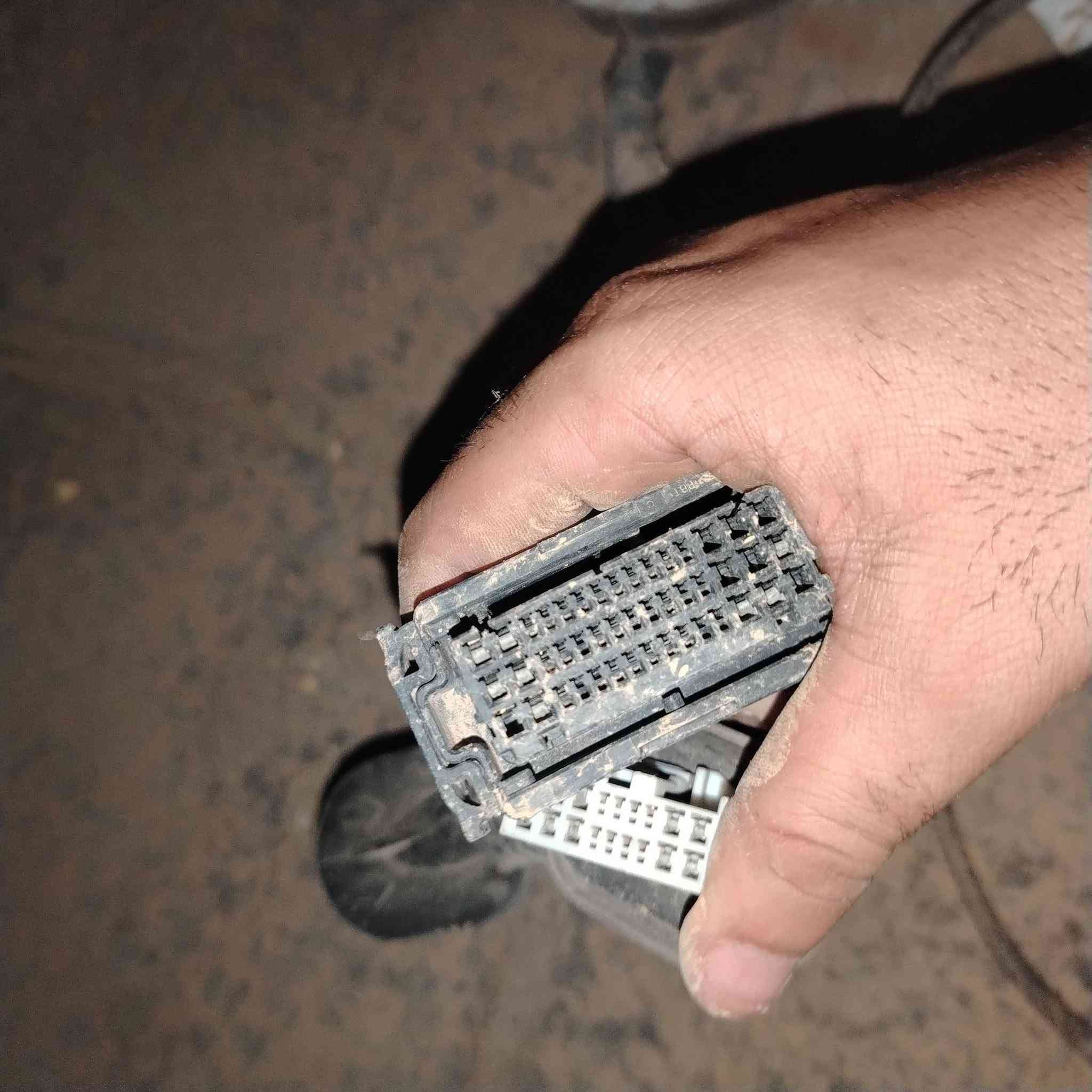 غراض تفصيخ شرط لفحص شريط اوبتيمه موديل ١٧ تفسيخ شرط شغل سبير منغل كارتون ضفيرة مال باب صدر مع غراض مال باب كلهن ٧٥ الف هوه بس ضفيرة مالت صدر ٤٠ الف الله شاهد تاير ويل بيش شريط بيش *********** اخوان ٧٥ كلهن ولا كل وحده وحده يختلف سعر
