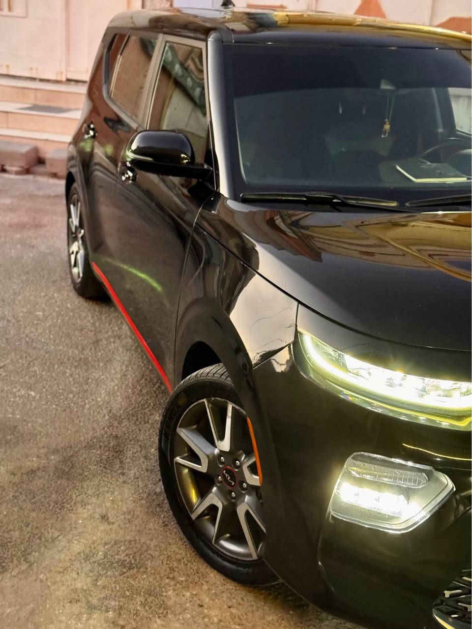 السلام عليكم كيا صول فول 1/1 1600 turbo فئة GT LINE ￼للبيع مديل 22 سيارة جاهزة وكاملة مكملة على اخر حباية رقم اربيل الجديد تريد وكالة تريد مداور حادثها موضح بالصوره حنج الجاملغ فقط بدون دواخل وبدون اي شي تخم تاير باتري جديد حدادية جديدة دهن جديد 
المواصفات
بصمة ابواب 
تشغيل عن بعد
داتا شو
كشنات تدفئة 
هيتر ستيرن
فتحه سقف
رادار خلفي
رادار امامي
كروز سرعة
ثلاث انظمة قيادة
شاشة جبيرة
وبعد كثير مواصفات والبانزين محسن والدهن فلبس
للاستفسار *********** 
مكان النجف حي الامير النجف, العراق
