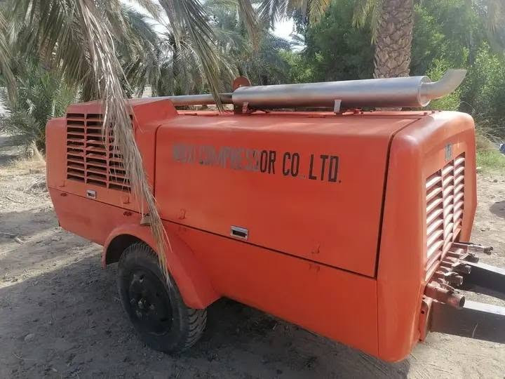 كمبريسر للبيع سلام عليكم كمبريسر للبيع جديده نضيفه جدا وكلها على البلاد برغي ممفتوح بيه محرك لادخان ولاتبخير على الشركه  محرك دويز 4سلندر توربو محرك تبريد هواء رقم التلفون  ثنينهن بيهن واستاب المكينه ضمان محرك والظاغطه محافظة واسط المركز *********** / ***********
