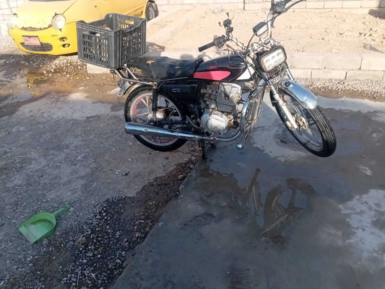 السلام عليكم ماطور للبيع  ويرهم مراوس  خمسه كير الماطور تواير جدد ومحرك ومحرك وكير شرط الماطور نقص دشبول ودبلات اماميه تعبانه ب180وبيه مجال ***********

