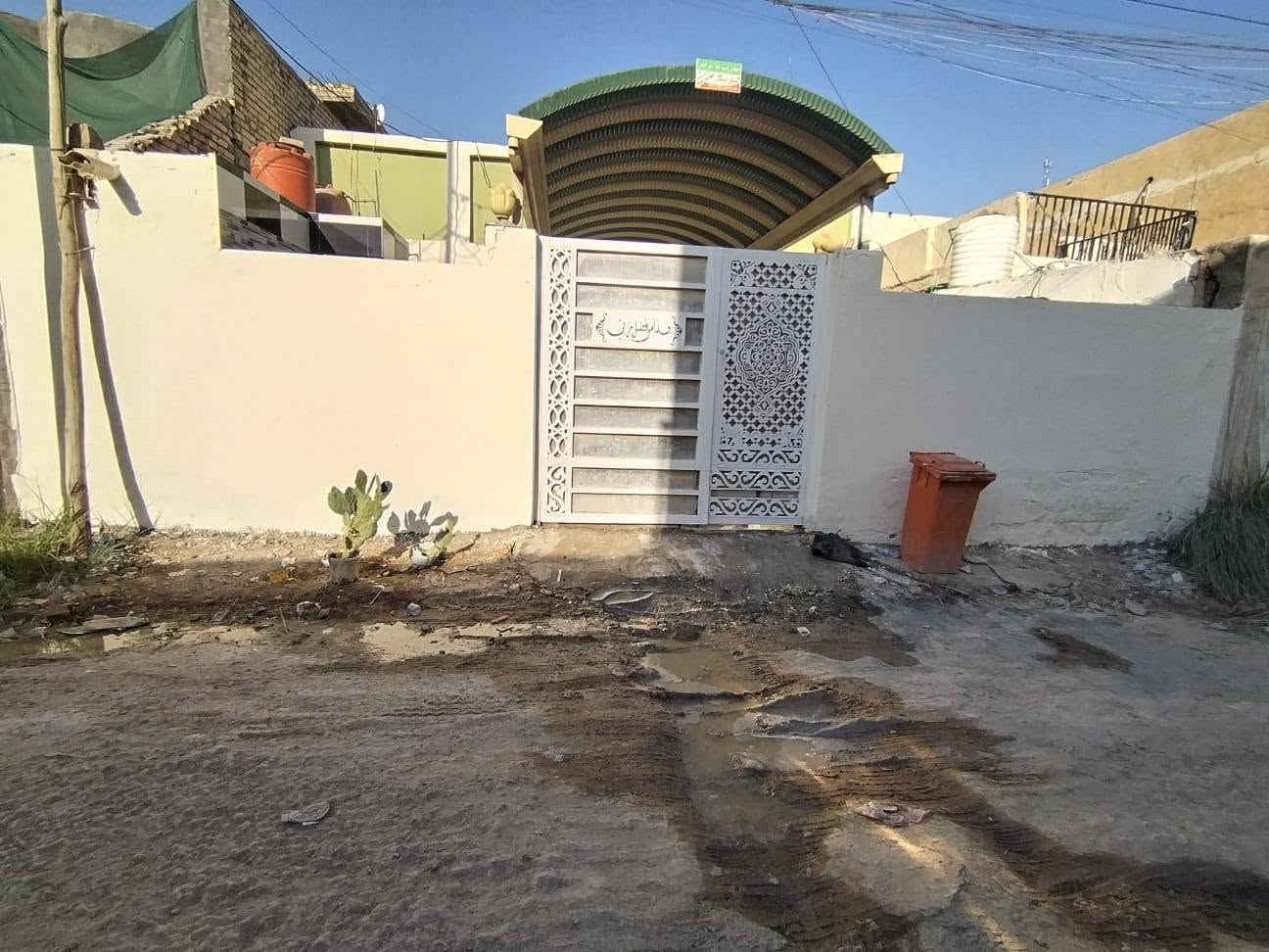 السلام عليكم
دار طابو صرف المساحة ٢٠٠م٢ واجهة١٠ ونزال ٢٠
يتكون من طابق واحد ويحتوي على
غرف عدد٢
صالة
استقبال
صحيات داخلية وخارجية
طارمة كبيرة
المكان حي العسكري شارع الاسواق داخل فرع عامر حسوني
السعر ١٢٠مليون وبي مجال
التواصل خاص او على الرقم ***********
