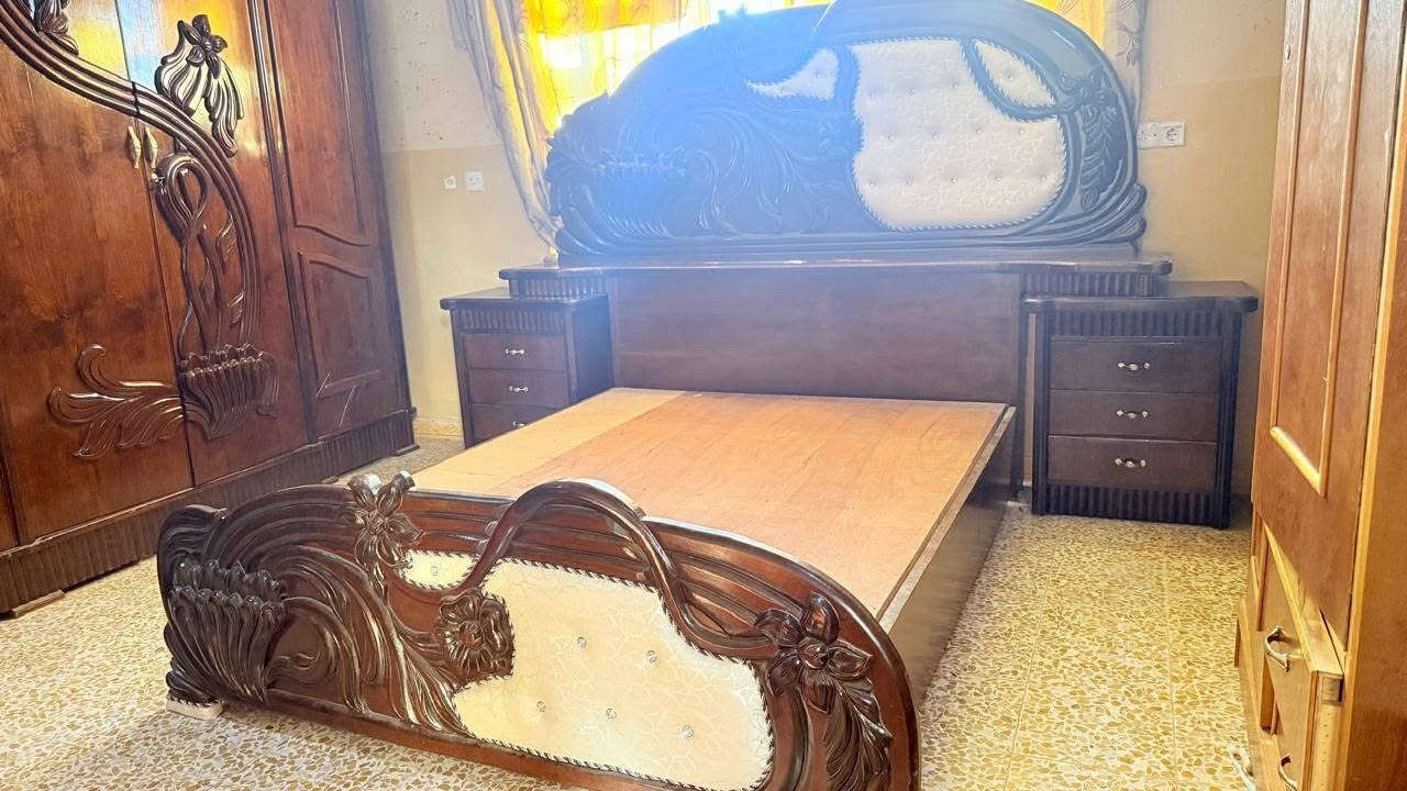 غرفة نوم خشب ثقيل فصال عندالنجار نظيفة جداً وملحق داخلي للبيع
للتواصل خاص ***********
