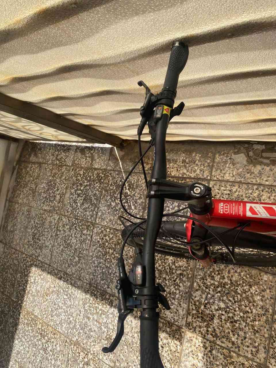 سلام عليكم شباب هاذه البايسكل للبيع نضافه فول البايسكل امريكي اصل دسكات امامي خلفي بريكات دهن مكينه امامي خلفي حجم 28 البايسكل كلش نضيف سعر البايسكل 175 الف وبي مجال عنواني بغداد الغزاليه اي استفسار خاص او على الرقم *********** واتساب

