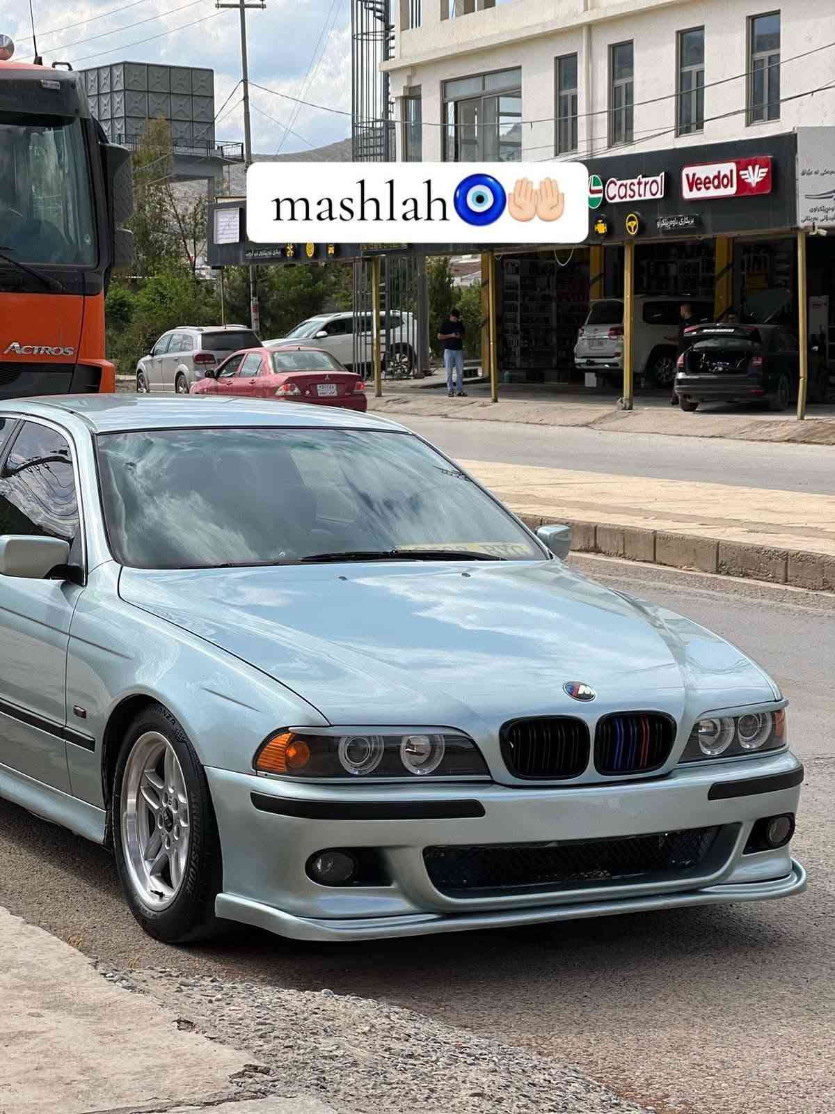BMW سەقەر بۆ فرۆشتن مۆدیل ١٩٩٨ کامل کراوە بە ٢٠٠٣ پشت و پێش M چوار تایە و ویلی لۆک شاشە ئایپاد تەبرید سارد و گەرم لەسەر سویچ❄️٥٢٨دەبڵ دیجیتاڵ گێر و مەکینە تەقە و ڕەقەی بە شەرت سەیارەکە ساخە مەنەفێسی ئیبراهم خەلیلی لەگەڵە سەقفی بێ بۆیاخ بێ دەعم و لێدراو کامل لایت عەدەسە زینۆن ٨ئێرباگ گێڕ عادی و تۆماتیک و سپۆرت چوار جام ئۆئۆ و فول فولە بەس سڵاید نییە گۆڕینەوەش ئەکەم لەسەر دڵ گرتن شوێن پێنجوێن  *********** واتسئەپ و ڤایبەری لەسەرە

نص مكتوب في الصور:
- mashlah 🧿🤲 خوای گه‌وره‌ بیکات به‌ نسیبی ئه‌وه‌ی حه‌زی لێیه‌تی 🧿
- mashlah
- mashlah 🧿🤲🏻