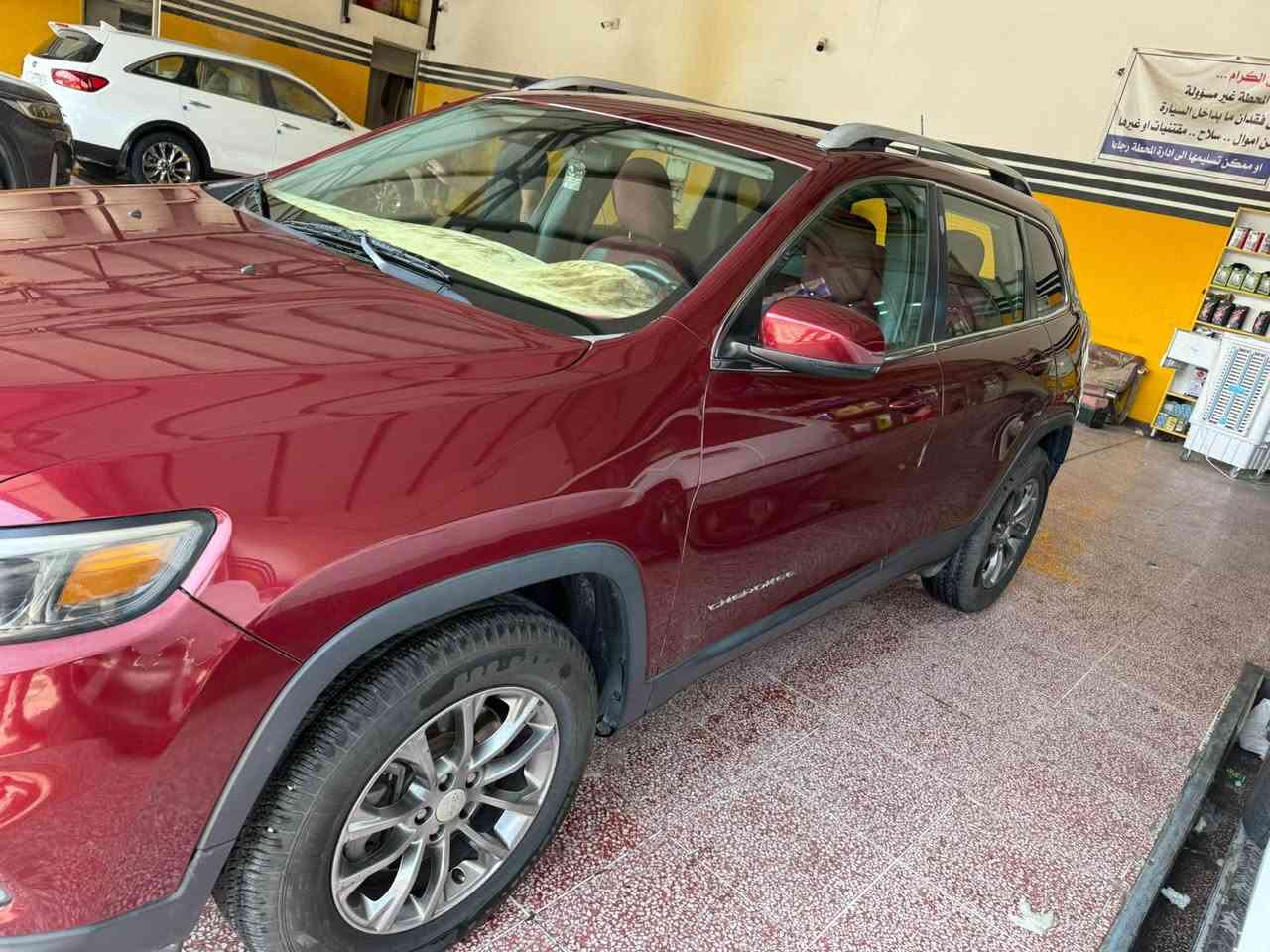 سلام عليكم جيب بزون موديل 2019 السعر 129وبيه مجال بسيط  2400  سبير شرط ما نازل مكينه كير كفاله عله وضع شركه سياره بيجم كبس تحويل مباشر للستفسار *********** النجف, العراق
