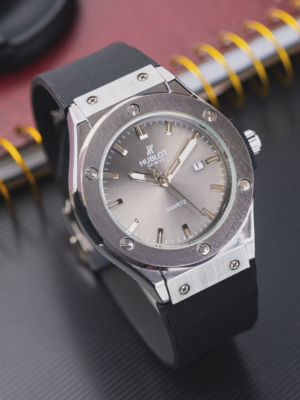 HUBLOT | هابلوت
ساعة رجالية صُممت للرجل اللي يعرف قيمة التفاصيل.
حضور قوي، تصميم راقٍ، وأناقة ما تمر مرور الكرام. 🖤
☑️ضمان سنة 
☑️سير ربل 
☑️قفل فراشة 
☑️نافذ شهري 
☑️سل ستيل 
☑️عقارب لومينوس ضوئي 
☑️السعر خاص 
☑️للحجز مراسلة الصفحة 
☑️متوفر توصيل لكافة المحافظات 🚛
***********
