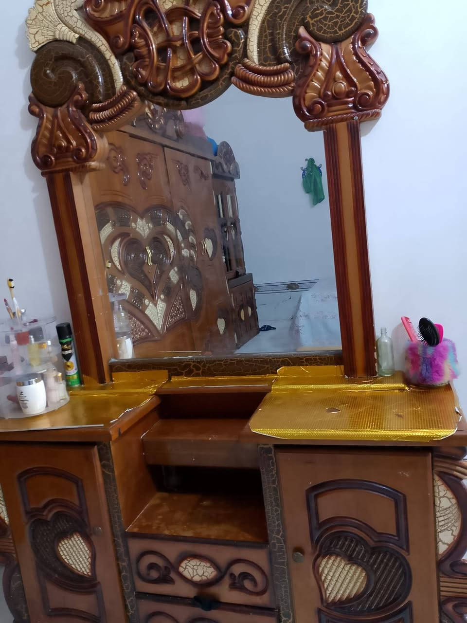 السلام عليكم غرفه نوم جديد استخدام قليل السعر 500وبيه مجال للاستفسار الاتصال ***********

