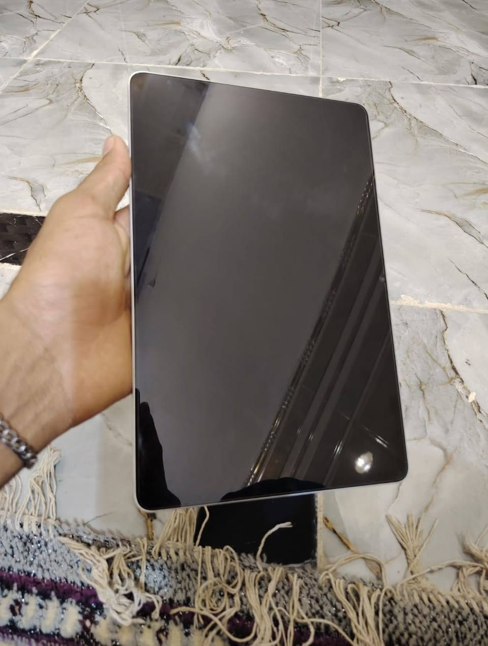 جهار HONOR Pad 10 للبيع مع كامل ملحقاته مكفول
ماداخل صيانه جهاز نضيف جداً حتى خدوش مابي 
ملحقاته 
 شاحن اصلي ..
كيبورد اصلي ...
كارتونته موجوده +حافظه ..
للتواصل خاص مفتوح 
او الاتصال على الرقم ***********

نص مكتوب في الصور:
- حول الجهاز اللوحي اسم الجهاز HONOR Pad 10 المعالج المركزي Snapdragon 7 Gen 3 Mobile Platform ذاكرة الوصول العشوائي ٨,٠ غيغابايت ٨,٠ غيغابايت Honor RAM Turbo شاشة بتقنية حماية البصر من Honor ٢٥٦٠ X ١٦٠٠ البطارية mAh 10100 السعة التخزينية للجهاز المساحة الفارغة ١٨٧,٢ غيغابايت الإجمالي ٢٥٦ غيغابايت الموديل HEY3-W00 رقم الإصدار 10.0.0.132(C185E2R104P1) GPU Turbo إصدار MagicOS 10.0 إصدار الأندرويد 16 منصة محرك الأداء محرك Turbo X تحديث نظام جوجل بلاي ١ يوليو، ٢٠٢٦ تحديث الأندرويد الأمنى ١ أغسطس، ٢٠٢٦ إصدار النواة 5.15.180-android13-8-00018-g9b2308ac0a d6-ab14563692 build-user@build-host #1 Sun Nov 30 12:19:45 UTC 2025 الحالة المعلومات القانونية معلومات المصادقة الإعدادات مميزات الشاشة الكبيرة الشاشة الرئيسية والنمط الشاشة والسطوع شاشة بتقنية حماية البصر من Honor الصوت الإشعارات وشريط الحالة قفل الجهاز وكلمات المرور التطبيقات البطارية التخزين الأمان والخصوصية الموقع الرفاهية الرقمية وأدوات رقابة الأهل ميزات إمكانية الوصول المستخدمون والحسابات Google النظام والتحديثات حول الجهاز اللوحي