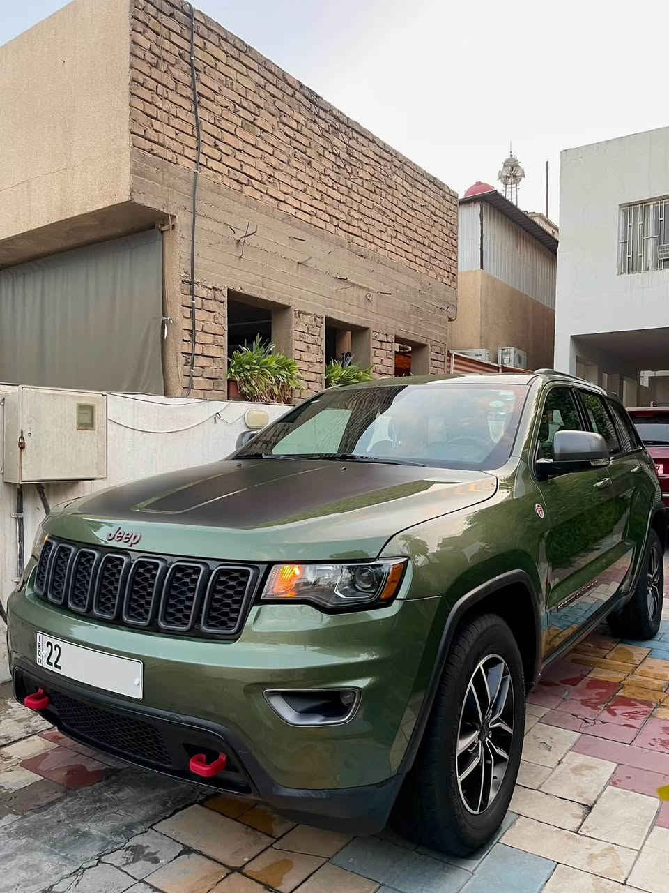 للبيع  | جيب موديل 2021 (وارد أمريكي) شبه كلين لون مميز ( زيتونه 💚 )
ترايل هوك فول الفول اعلى شي عدا الرادار الامامي فقط 
سيارة جاهزة من كلشي وما محتاجة أي مصاريف.
المواصفات:
 الفئة: فول مواصفات / بانوراما
 المحرك والكير: محرك وكير وحدادية بشرط 
 المقصورة: كشنات جلد (تدفئة وتبريد) + نظام خزن ذاكرة (موموري)
 المميزات: / جنطة كهربائية / إشارة ترحيب / قطعتين تبريد
الضرر والصبغ: السياره كفاله من الشخط والرصعه فقط بارد على كد اصبعين بقبق الجنطه 
 الضرر: جاملغ خفيف جداً 
 الصبغ: فقط جاملغ صبغ نص جهة السايق
الوراق والعنوان:
 السنوية والترقيم: باسمي، سنوية وأرقام جديدة ( رقم اربيل )
 المكان: بغداد
السعر والبيع:
 السعر: 255 ورقة ($25500) وبيه مجال للشراي الطيب
 البيع: بيع أو مراوس حسب القناعة
للتواصل والاستفسار:
 رقم الهاتف: ***********
