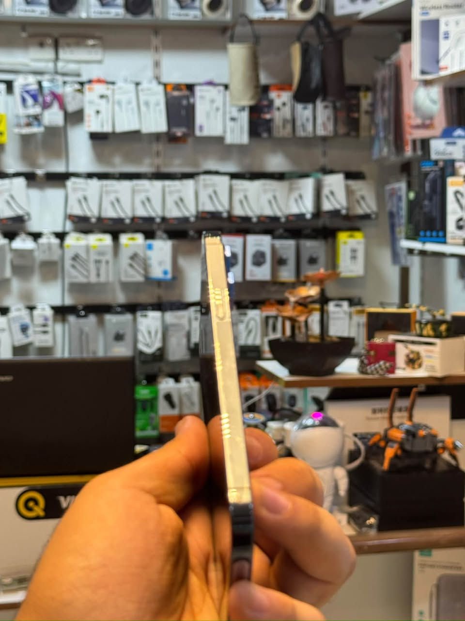 Iphone 12 pro max
باللون النيلي المميز ذاكرة 128 نسخة الشرق الاوسط A/AA الجهاز مكفول من الفتح 
بطارية الجهاز خدمة 77%🔋 
مغلف بالكامل والجهاز شخطة مابي
سعر الجهاز:450 
⚠️ضمان الجهاز شهر كامل هاردوير سنة سوفت وير ✅
للاستفسار :***********
