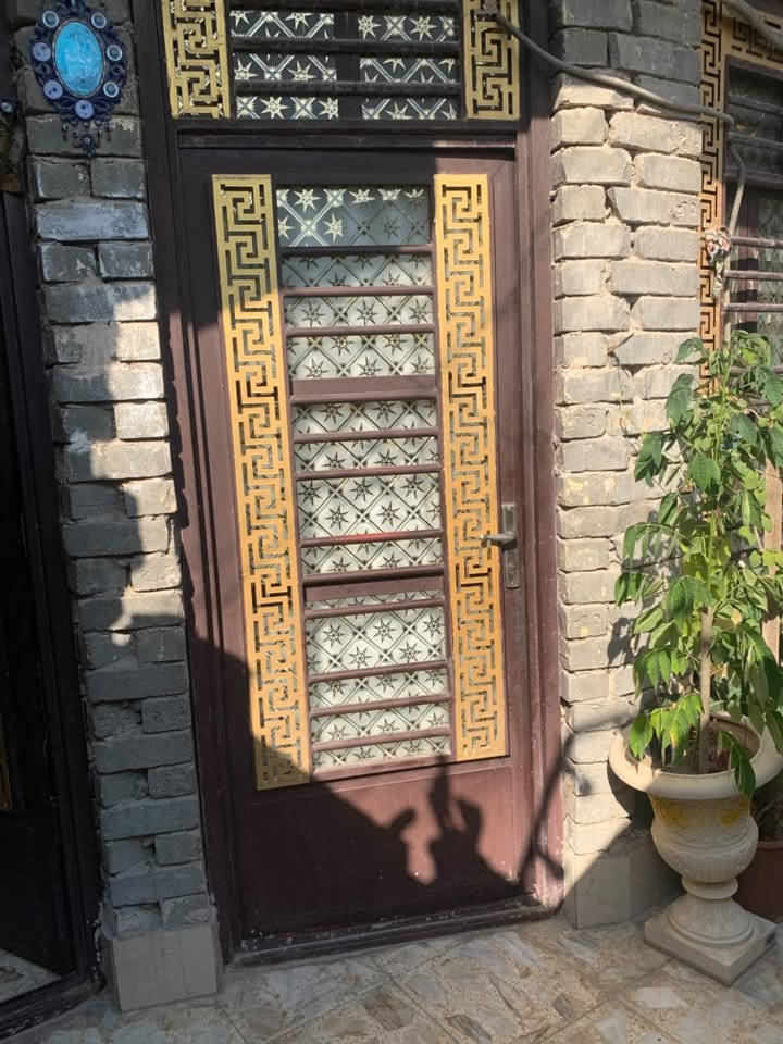 السلام عليكم وجمعة مباركة
من رخصة اعظاء الگروب  بيت زراعي حي التراث مساحه ١٢٥ بلديات حي التراث وجهين خدمات كامله كهرباء ماء مجاري قرب مدرسه المختار يتكون البيت ٣ غرف نوم استقبال صاله ٣ حمامات مساحه حديقه نضام دكت السعر مناسب الاتصال على على الرقم واتساب الاستفسار ***********

نص مكتوب في الصور:
- TECNO