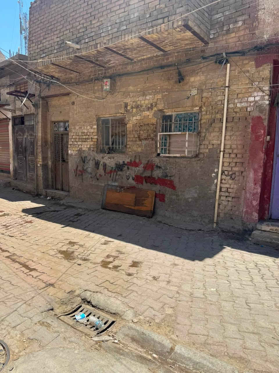 السلام عليكم عقار للبيع المساحه ١٠٢      في منطقه الجوبه قرب مسشفى الطواري  اي ستفسار  ع رقم الهاتف  ***********

